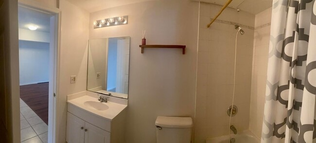 Building Photo - 725 SW 148th Ave