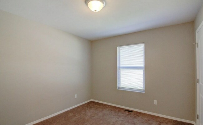 Building Photo - Large 3 bedroom duplex for rent in Battlefield, MO