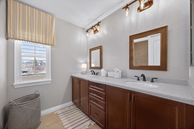 Building Photo - "Spacious 5-Bedroom Retreat on South Quantock Way - Perfectly Designed for Comfort and Style!"  A...