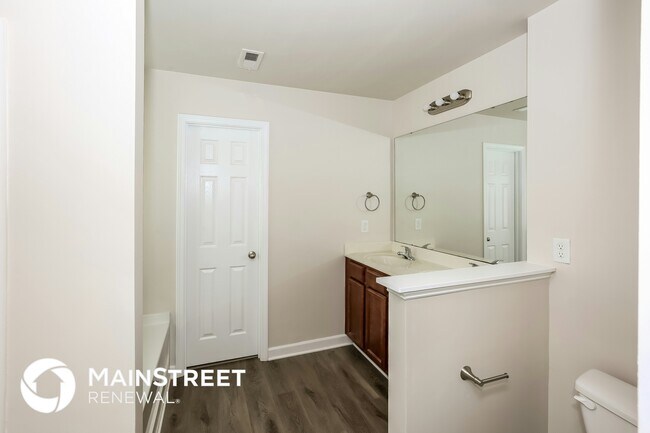 Building Photo - 4143 Broadstairs Dr SW