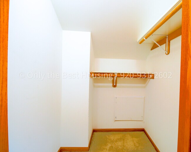 Building Photo - 611 E Burnett St