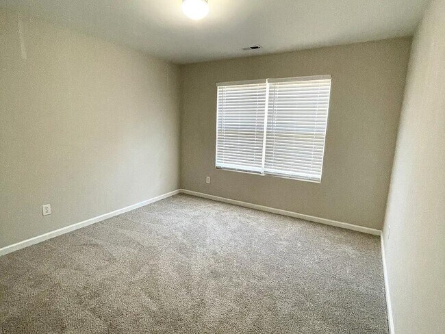 Building Photo - 411 Plank Bridge Way