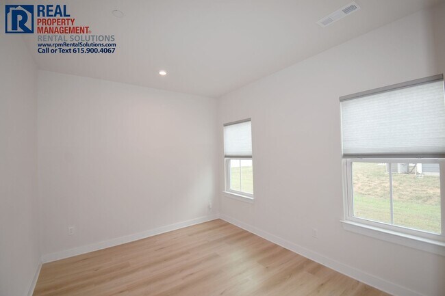 Building Photo - Luxury 4 bd 3.5 bath with office, bonus ro...