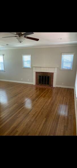 Building Photo - 4227 Edgewood Plz
