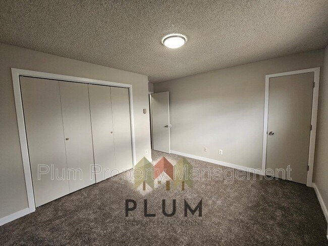 Building Photo - 809 Bulwer St