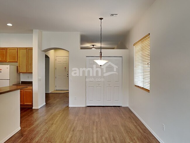 Building Photo - 33 E Calle Vivaz