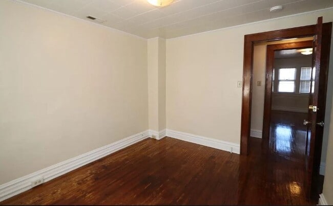 Building Photo - 2667 Chesterfield Ave
