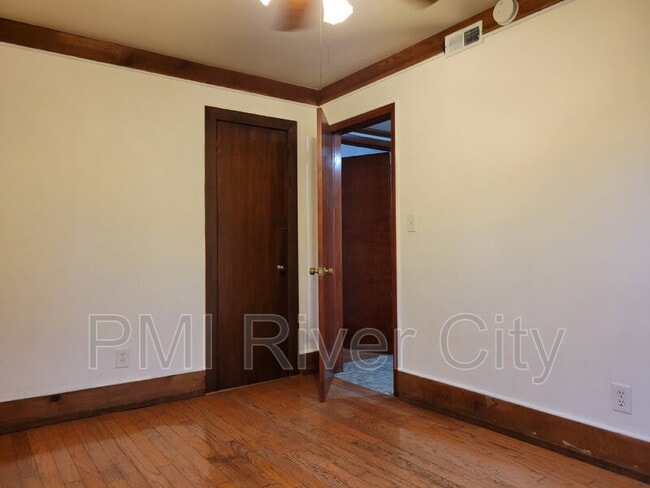 Building Photo - 2916 Rainbow Rd