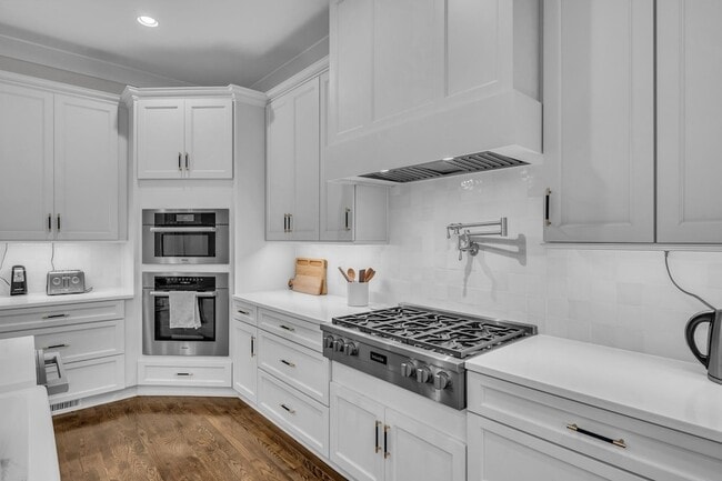 Building Photo - 5045 Kathryn Ave