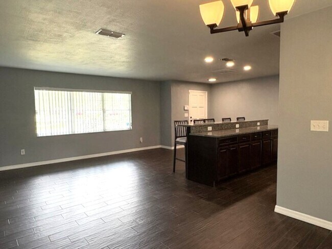 Building Photo - Beautiful 3 Bedroom Port Orange Home!