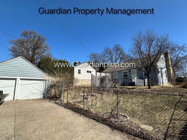 Building Photo - 2748 Vernon Ave S