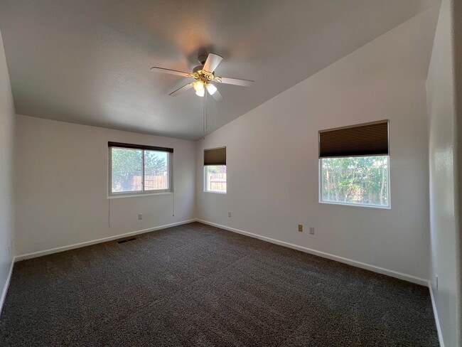 Building Photo - Quaint 3 Bedroom Fernley Home