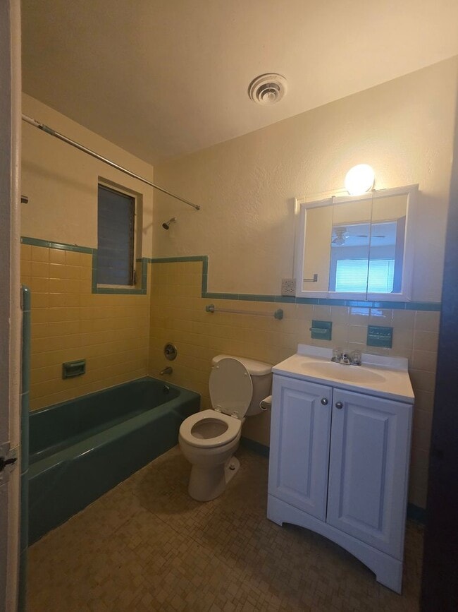 Building Photo - 3 bedroom 2 Bath Single Family Home