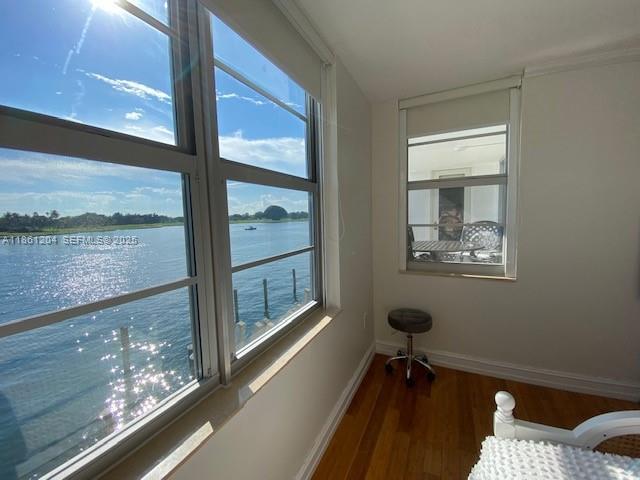 Building Photo - 9250 W Bay Harbor Dr