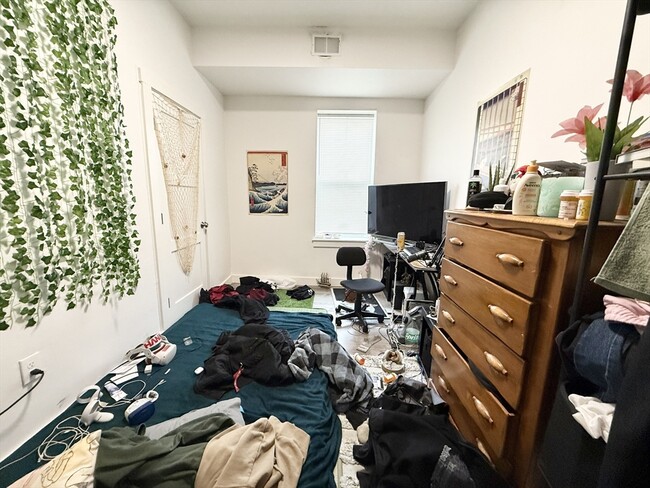 Building Photo - 301-305-305 Dudley St