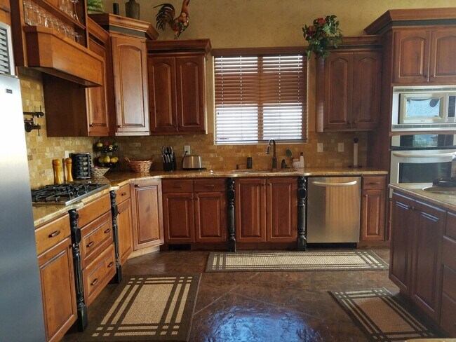 Building Photo - Beautiful Corner Lot! FULLY FURNISHED! Available Now!!