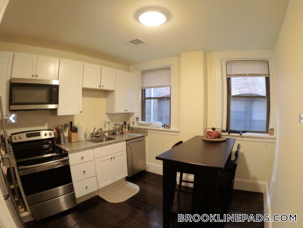 Building Photo - 1463 Beacon St