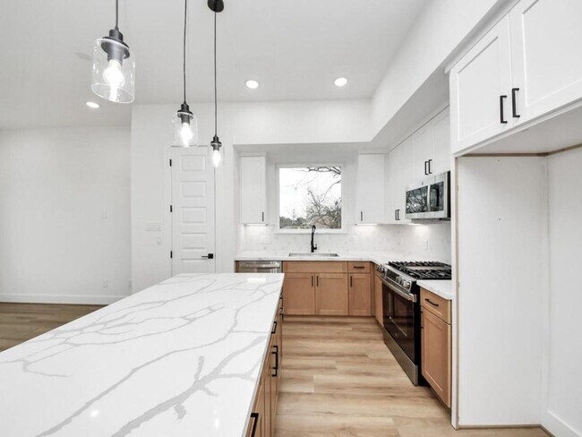 Building Photo - 3915 Tuam St