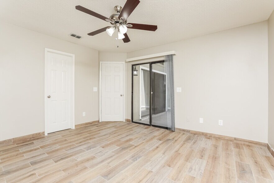 Building Photo - 173 Lakeside Cir