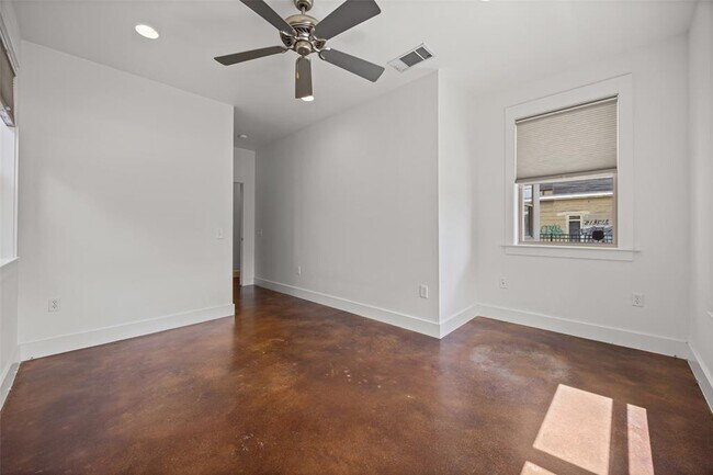 Building Photo - 1301 San Bernard St