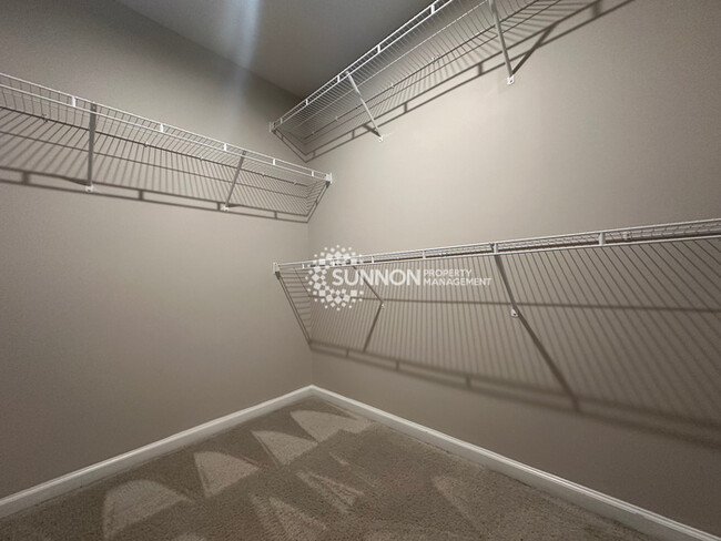 Building Photo - Beautiful 3 Bed Townhome in Eagle Lake Sub...