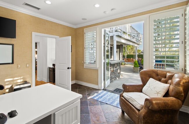 Building Photo - 13 Cape Danbury