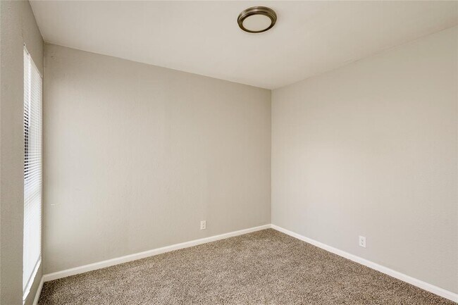 Building Photo - 915 Chisholm Cove