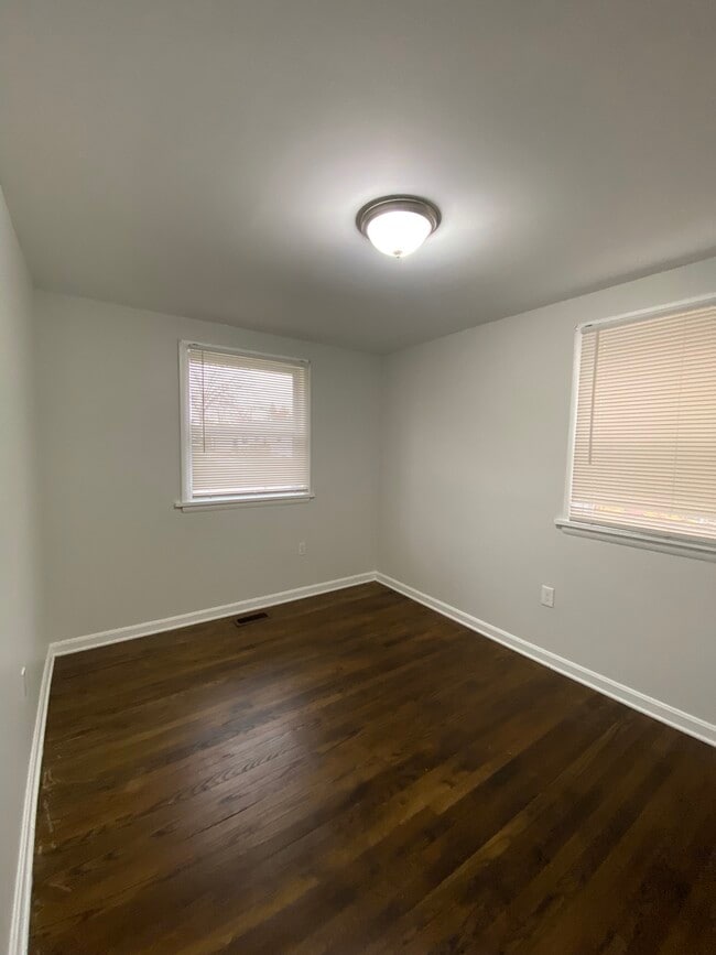 Building Photo - 571 Grayton Rd