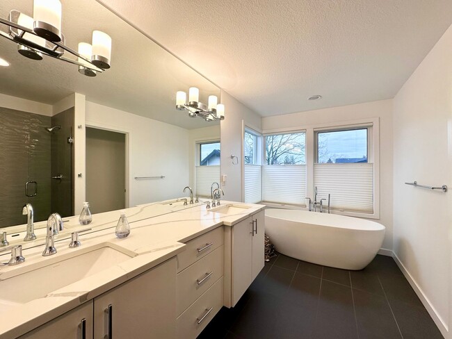 Building Photo - Exceptional Modern 3-Story Single-Family Home Near Woodstock