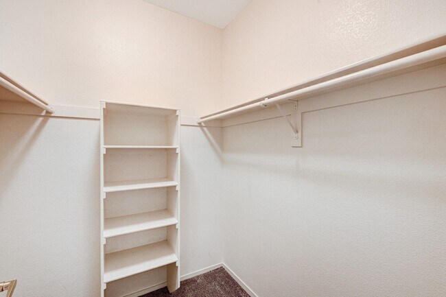 Building Photo - Beautifully Designed 2 Bedroom Condo in North Summerlin!