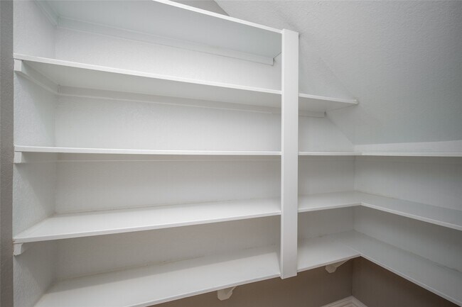 Building Photo - 1826 Ryon Falls Dr