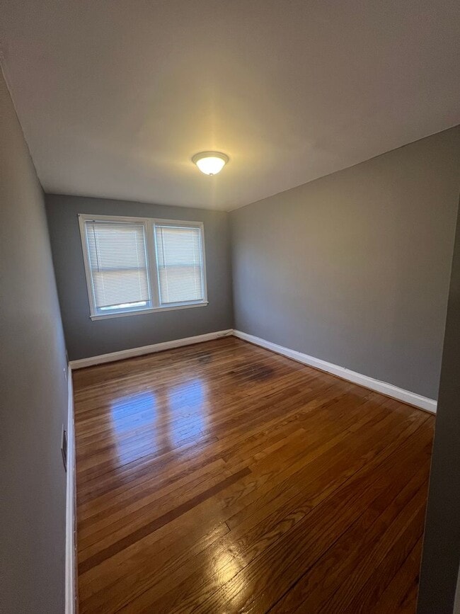 Building Photo - Lovely 3 Bedroom Home in East Baltimore