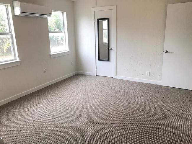 Building Photo - 2704 Palomino Dr