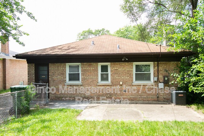 Building Photo - 8837 S Talman Ave