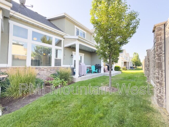 Building Photo - 12702 Stone Heights Dr