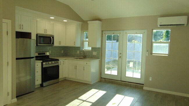 Building Photo - 6642 Forbes Ave