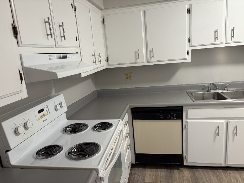 Building Photo - 515 Basswood Ave