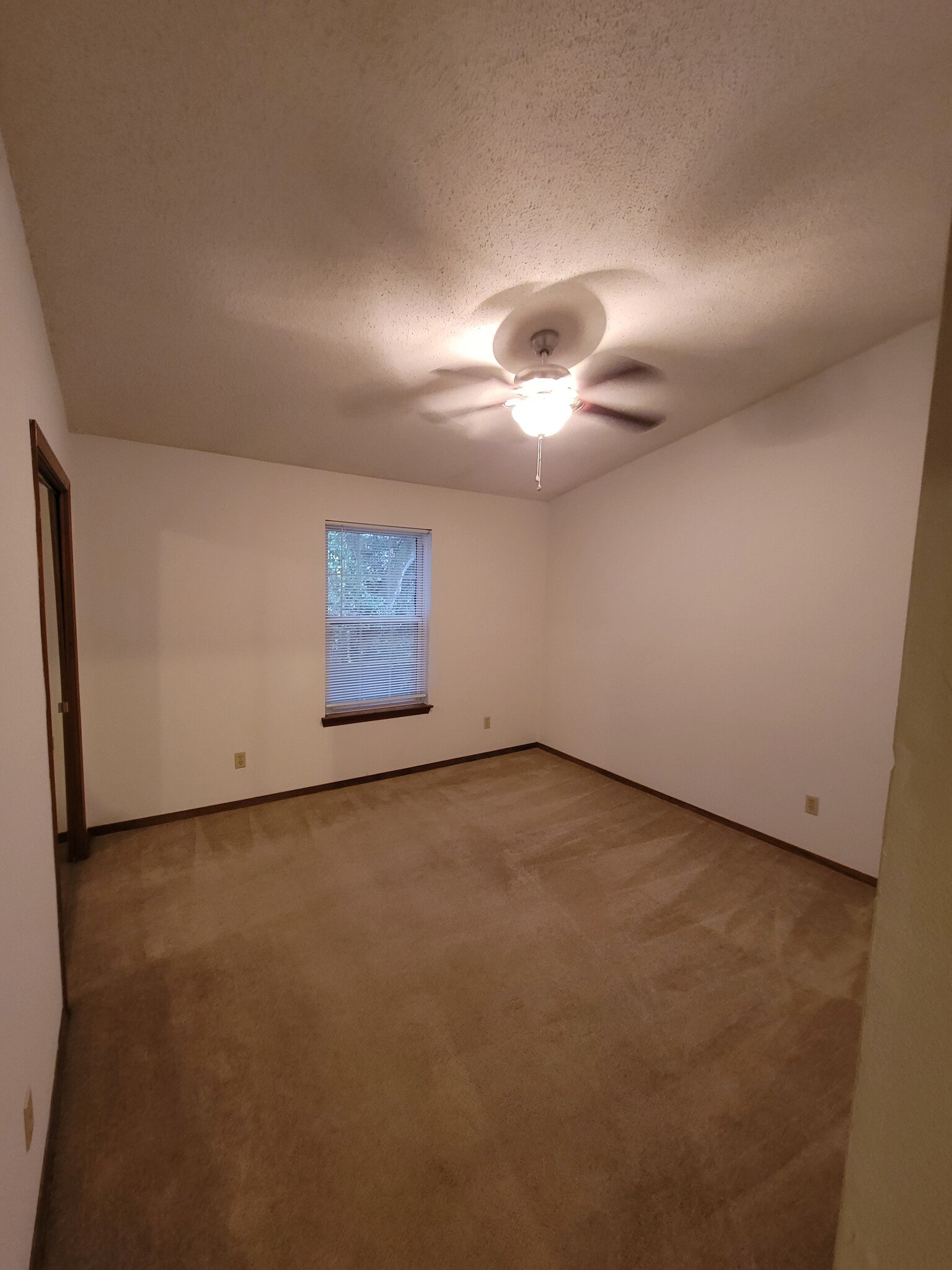 Building Photo - 1500 E Johnson Ave