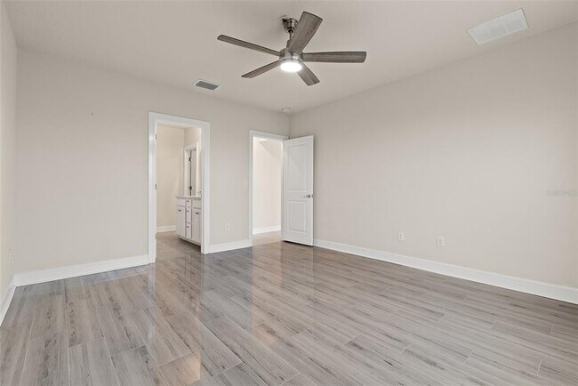 Building Photo - 9256 Royal River Cir