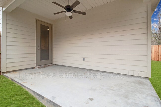 Building Photo - 526 Elwick Dr
