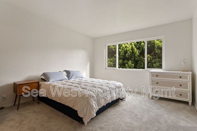 Building Photo - 820 Encinitas Blvd
