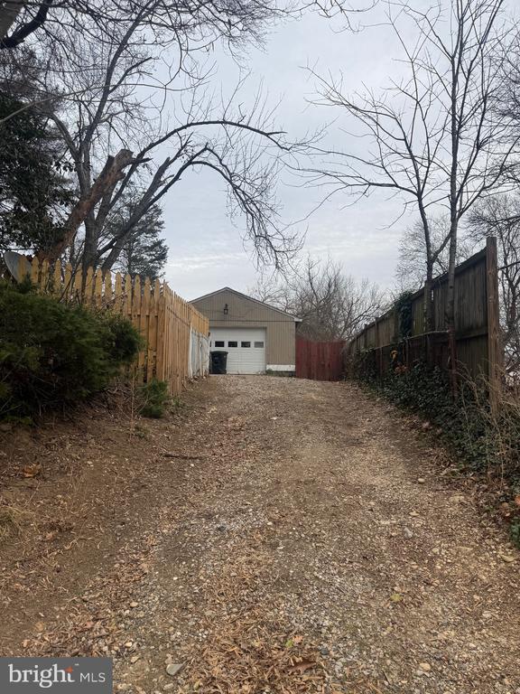 Building Photo - 491 N Latham St