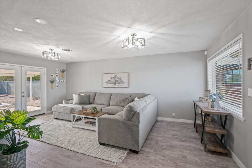 Building Photo - 2764 N Warren Ave