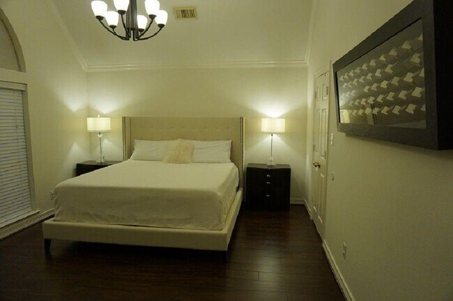 Building Photo - 1942 Fairview St