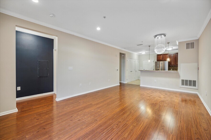 Building Photo - 350 W Elm St