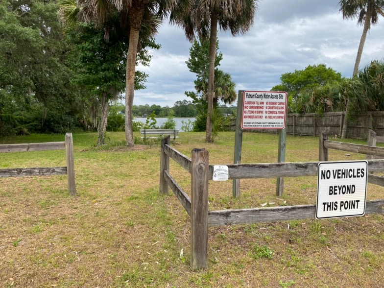 Building Photo - 208 Dawn Ave