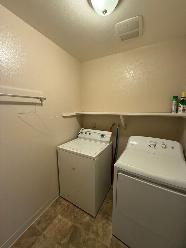 Building Photo - 2878 Cypress Way