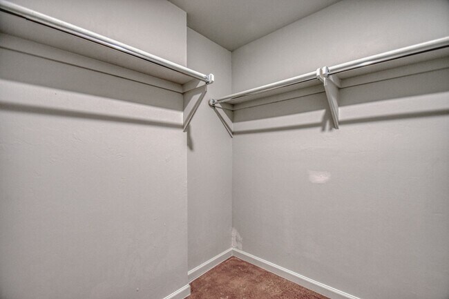 Building Photo - Brand New Construction in Varenna Landing! Storm shelter and lawn care included!