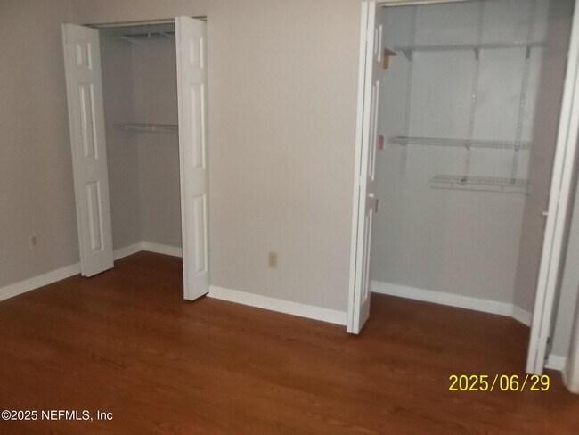 Building Photo - 2300 Twelve Oaks Dr