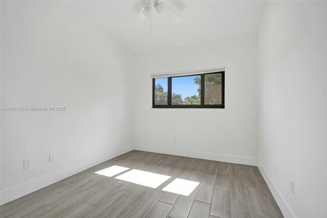 Building Photo - 4163 SW 85th Ave